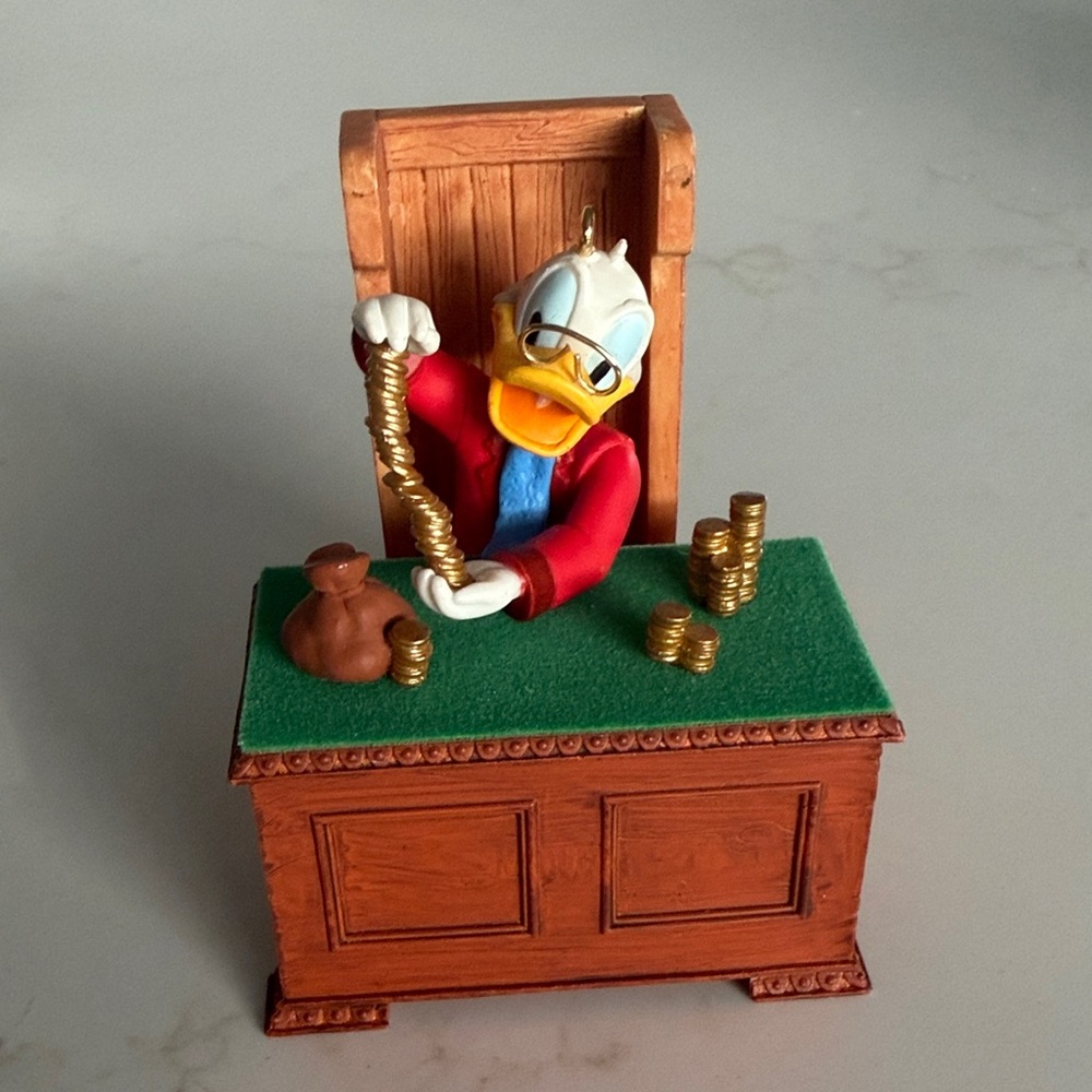 Hallmark Keepsake Scrooge McDuck Ornament - Picture 5 of 9